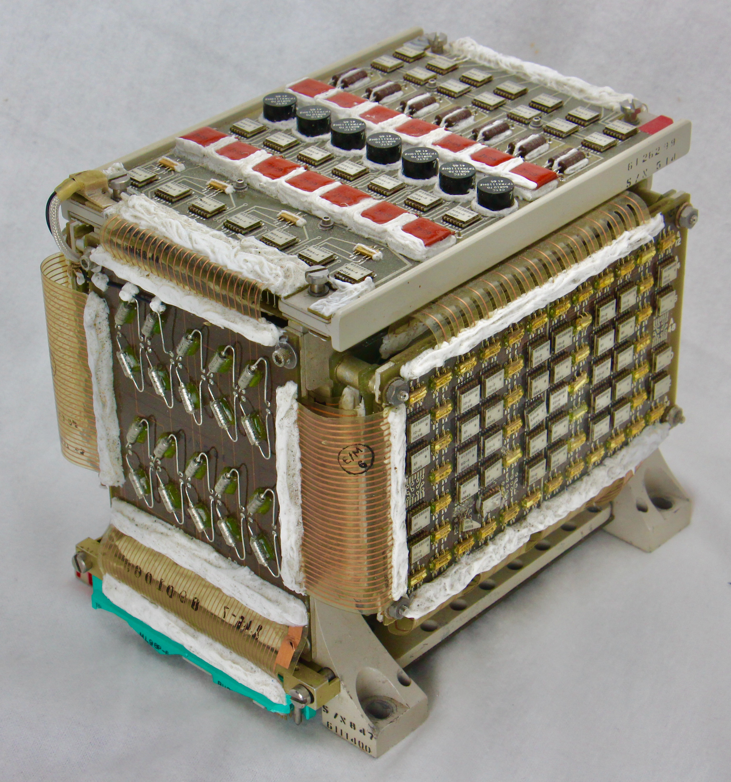 Equipamento histórico associado à evolução da computação e da engenharia aeroespacial